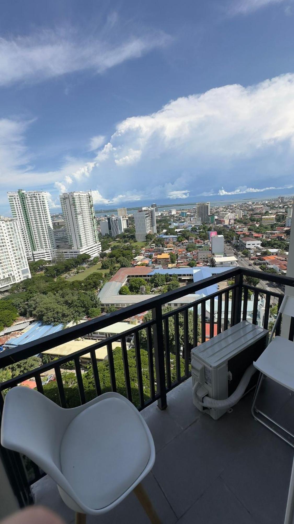 Modern & Comfy Studio - Steps From Ayala Mall, Cebu City Bagian luar foto
