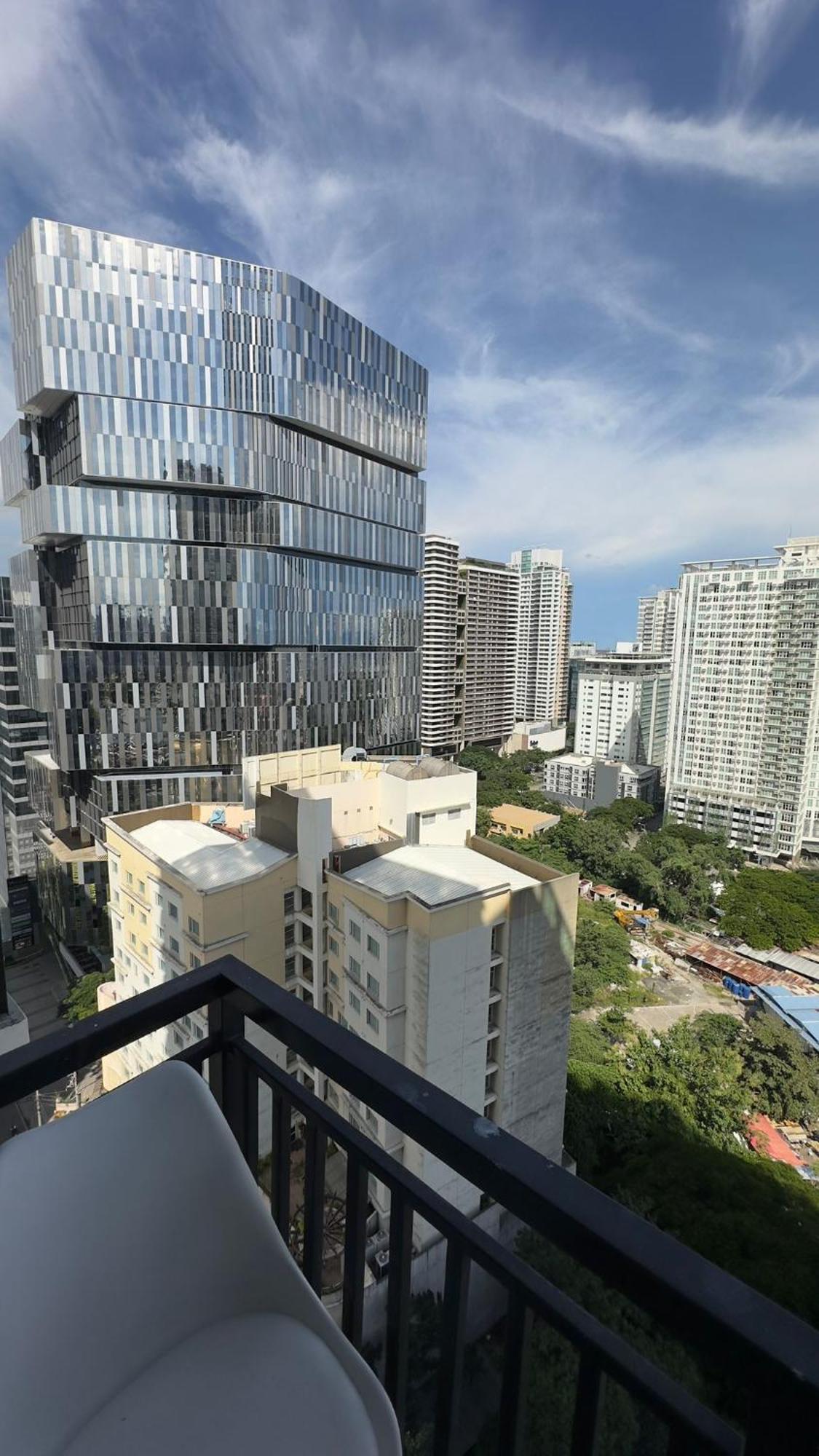 Modern & Comfy Studio - Steps From Ayala Mall, Cebu City Bagian luar foto